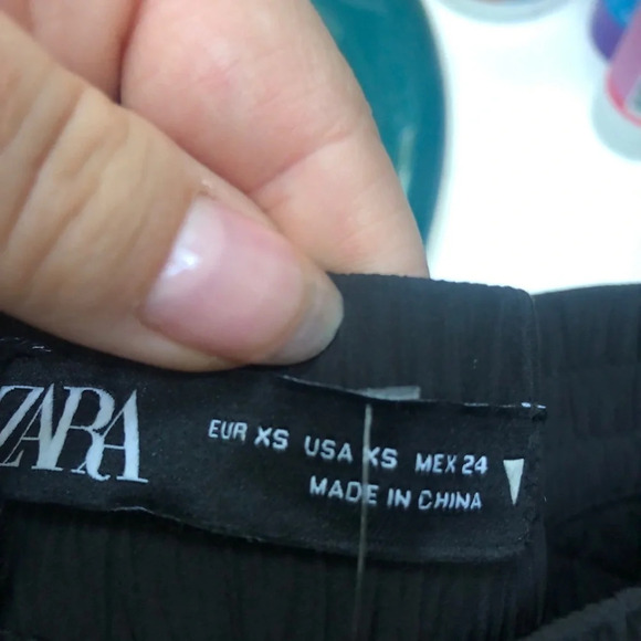 NWOT ZARA HIGH WAISTED BLACK QUILTED OVERLAY SHORTS - Picture 6 of 6